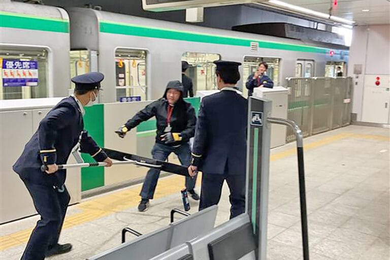 東京メトロ ─ 駅構内の防犯対策にケルベロスSC17導入