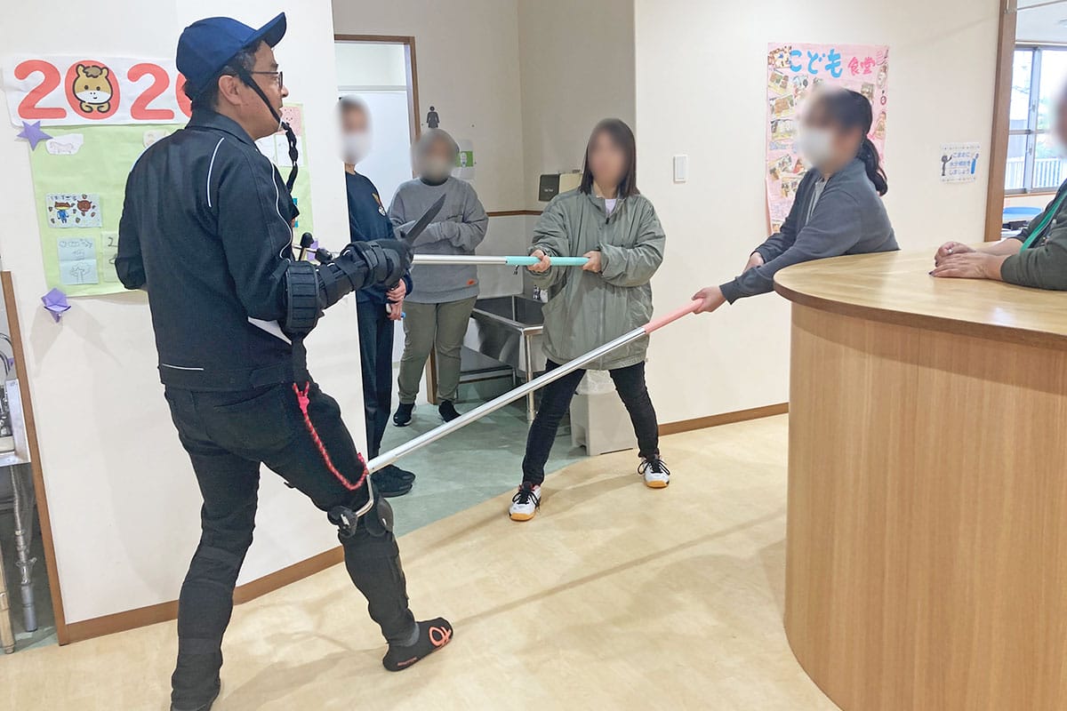 うるま市こども未来課 ─ 児童館7施設の防犯対策に不動SF7、弁慶SB224導入